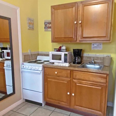 Bella Sirena Inn St. Pete Beach Bagian luar foto