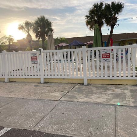 Bella Sirena Inn St. Pete Beach Bagian luar foto