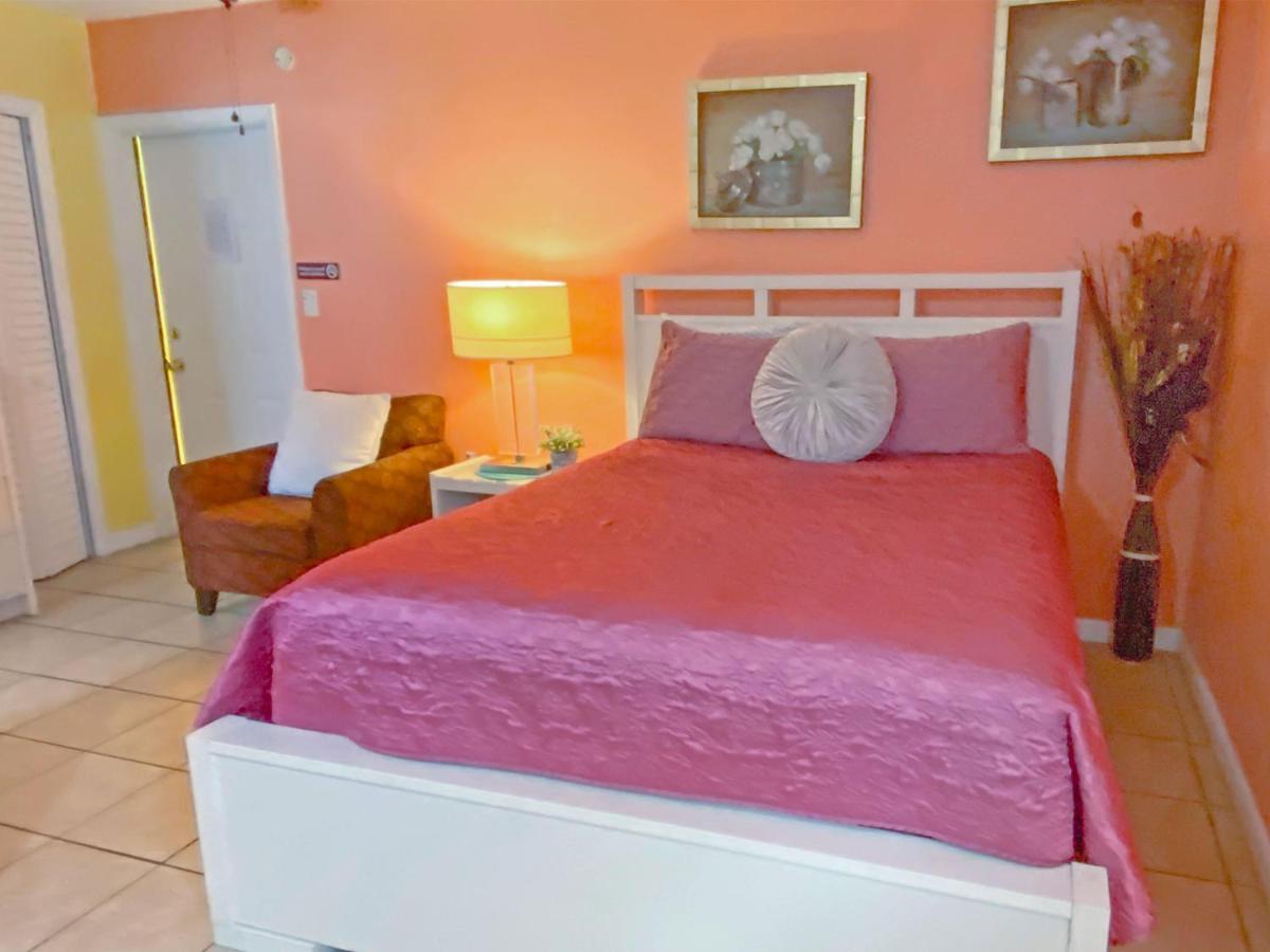 Bella Sirena Inn St. Pete Beach Bagian luar foto