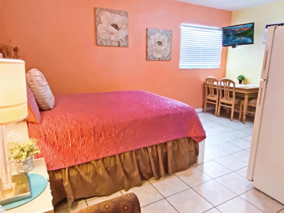 Bella Sirena Inn St. Pete Beach Bagian luar foto