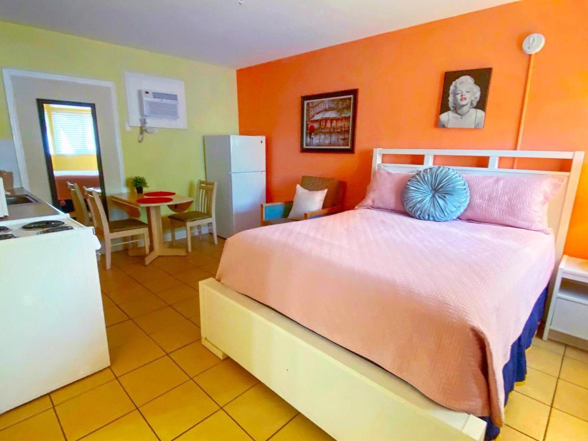 Bella Sirena Inn St. Pete Beach Bagian luar foto