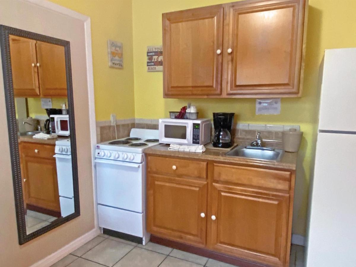 Bella Sirena Inn St. Pete Beach Bagian luar foto