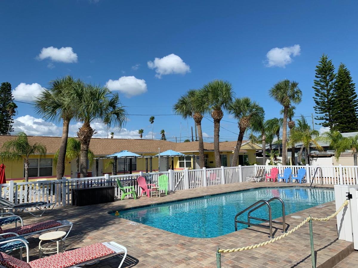 Bella Sirena Inn St. Pete Beach Bagian luar foto