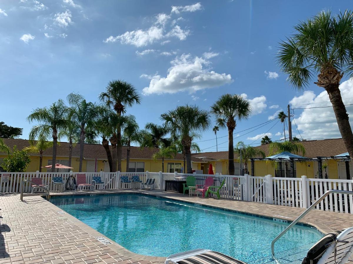 Bella Sirena Inn St. Pete Beach Bagian luar foto